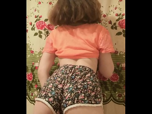 ❤️ Leanbh óg sexy ag baint dá shorts ar cheamara ❤  Porn  linn