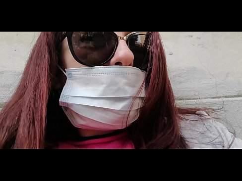 ❤️ Faigheann Nicoletta díoltas ar a comharsa agus pees ina gharáiste (Coraintín Iodálach Speisialta Covid19) ❤ Porn linn