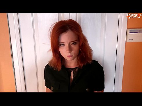 ❤️ Ghearr Garda Slándála Pionós ar Bhean Réidh as Siopadóireacht - Cum I mBéil ❤  Porn  linn